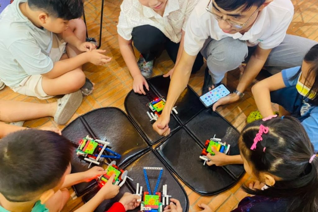 khoi-nguon-sang-tao-cho-be-voi-san-pham-stem-tieu-hoc-don-gian-2