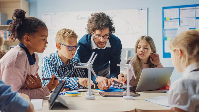 mo-hinh-stem-buoc-dot-pha-cho-giao-duc-hien-dai-va-tuong-lai-1