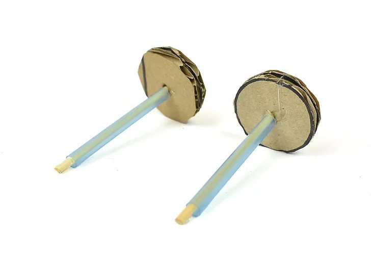 tao-xe-do-choi-thu-vi-voi-cach-lam-stem-bang-bia-cat-tong-20