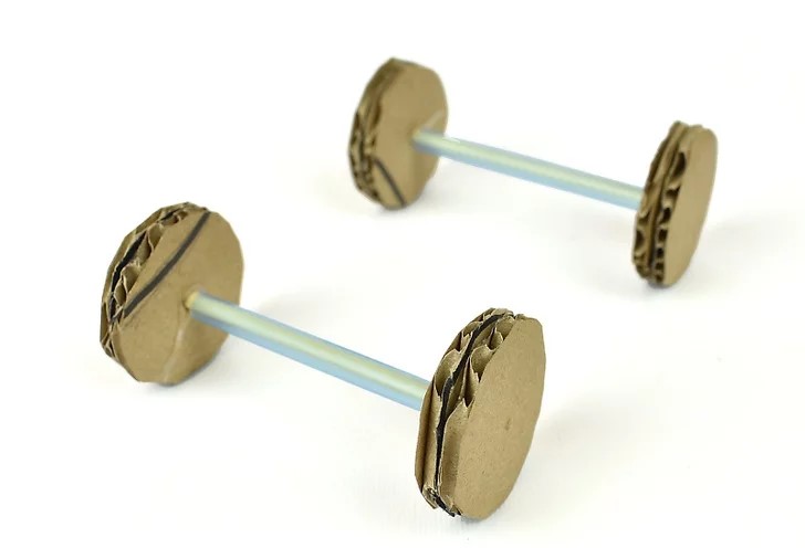 tao-xe-do-choi-thu-vi-voi-cach-lam-stem-bang-bia-cat-tong-21