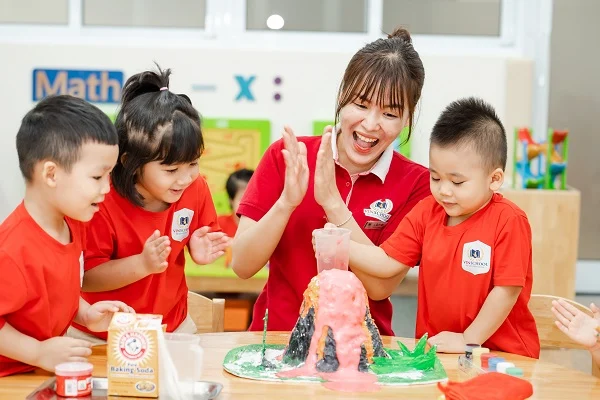 thi-nghiem-nui-lua-phun-trao-thi-nghiem-mam-non-vua-choi-vua-hoc-1