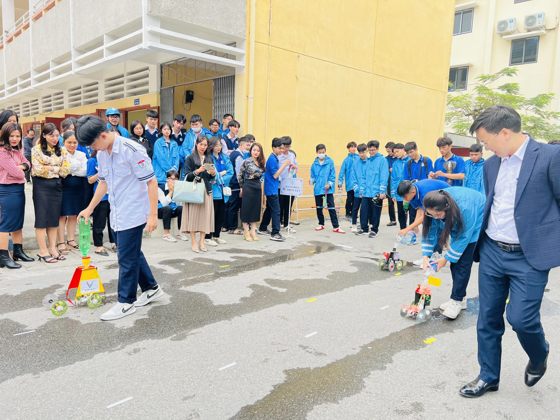 thoi-bung-niem-dam-me-toan-hoc-voi-san-pham-stem-mon-toan-thpt-3